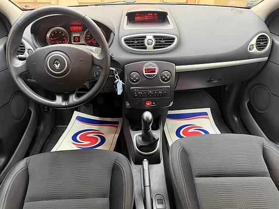 Renault Clio 12 of 16