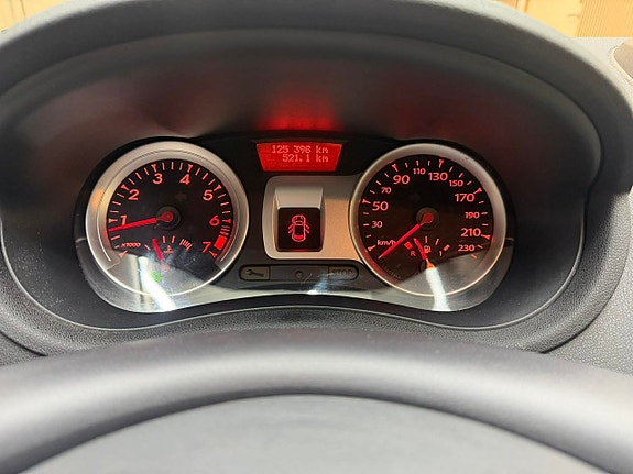 Renault Clio 14 of 16