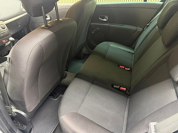 Renault Clio 8 of 16