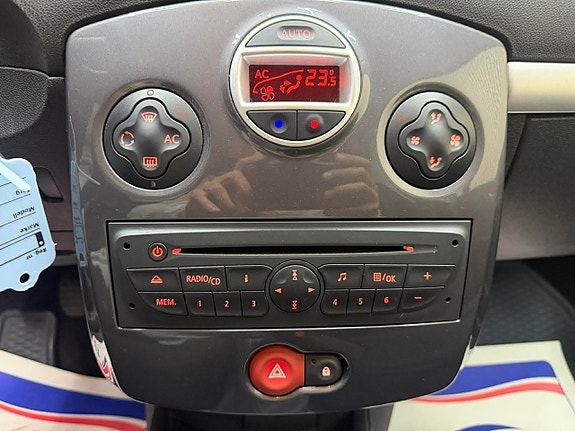 Renault Clio 15 of 16