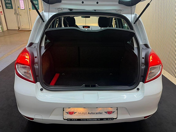 Renault Clio 9 of 16
