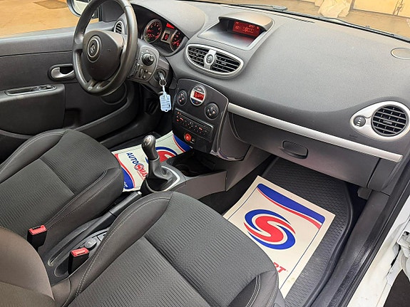 Renault Clio 11 of 16