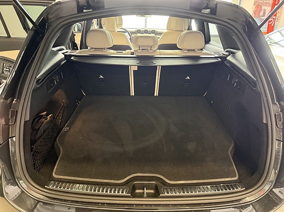 Mercedes-Benz GLC300 de 8 of 19