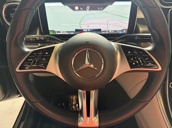 Mercedes-Benz GLC300 de 13 of 19