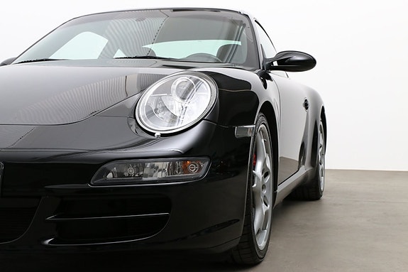 Porsche 911 Carrera S 3 of 5