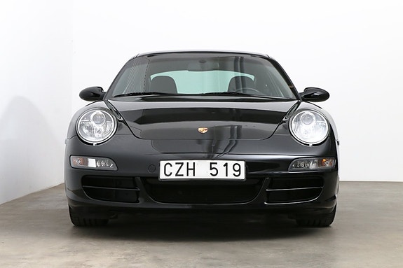 Porsche 911 Carrera S 4 of 5