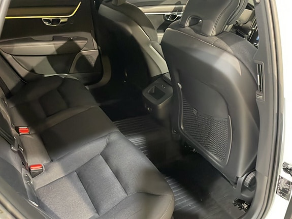 Volvo V90 Cross Country 8 of 18