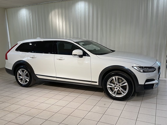 Volvo V90 Cross Country 2 of 18