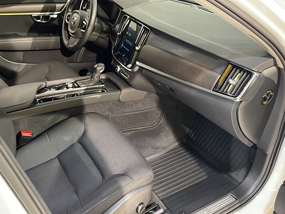 Volvo V90 Cross Country 7 of 18