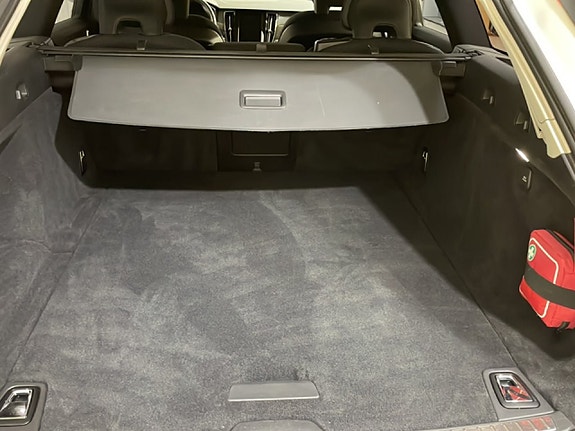 Volvo V90 Cross Country 4 of 18