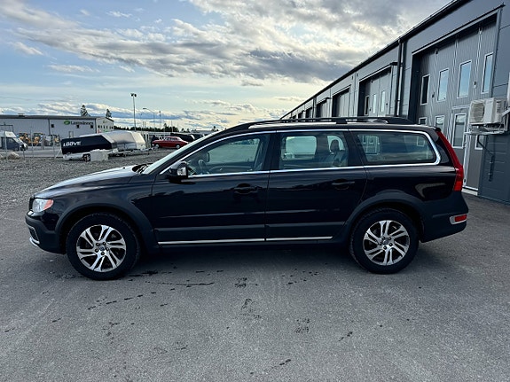 Volvo XC70 2 of 5