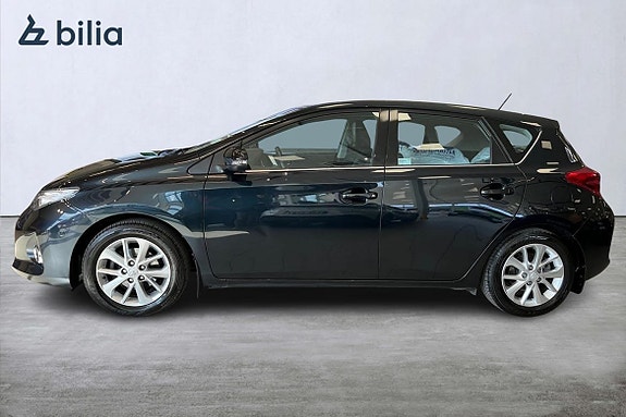 Toyota Auris 3 of 5