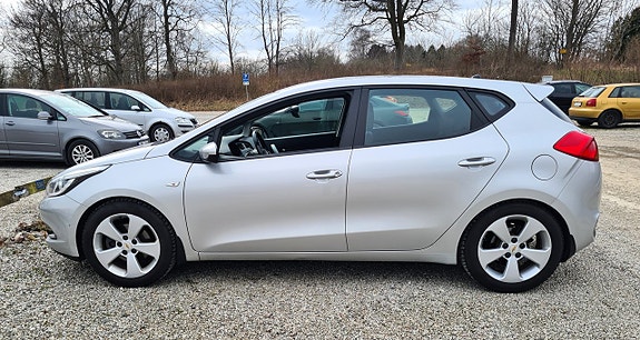 Kia Ceed 3 of 5