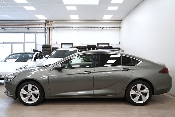 Opel Insignia 2 of 5
