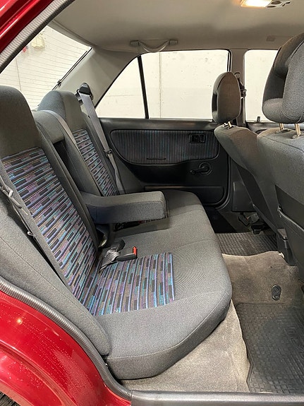 Mazda 323 13 of 14