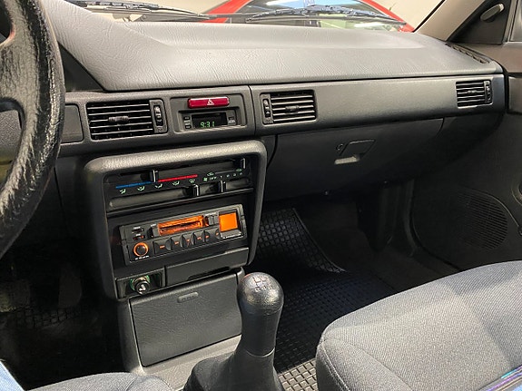 Mazda 323 12 of 14
