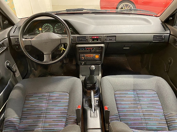 Mazda 323 11 of 14