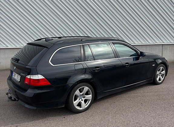 BMW 530i 4 of 5
