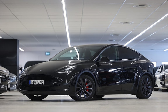 Tesla Model Y 3 of 5