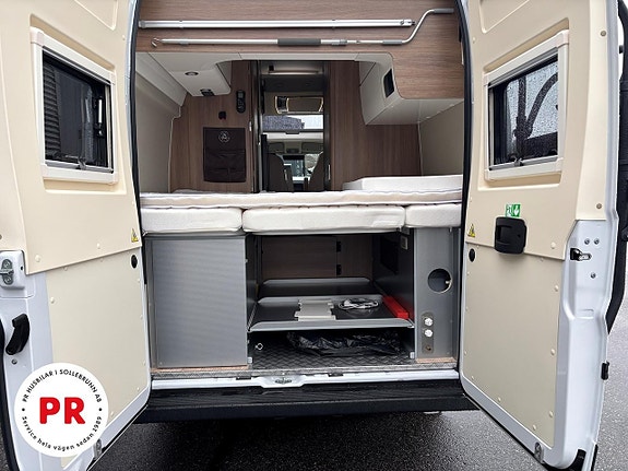 Dreamer Camper van xl 13 of 17