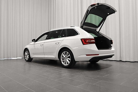 Skoda Superb 4 of 5
