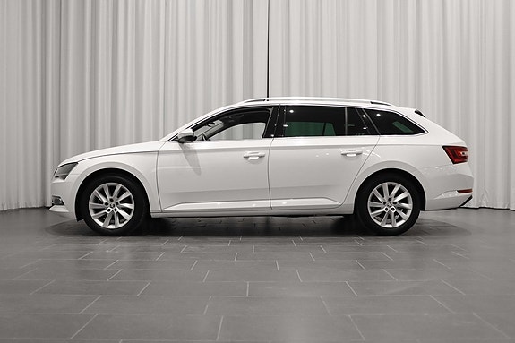 Skoda Superb 2 of 5