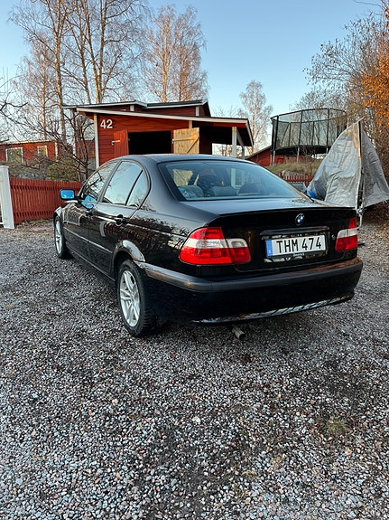 BMW 318i 3 of 5