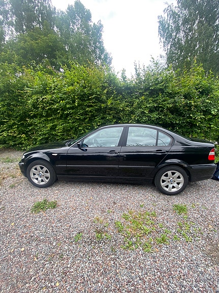 BMW 318i 4 of 5