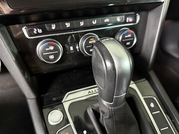 Volkswagen Passat Alltrack 19 of 22