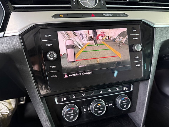 Volkswagen Passat Alltrack 16 of 22