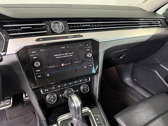 Volkswagen Passat Alltrack 13 of 22