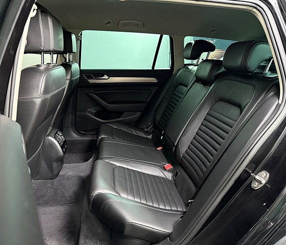 Volkswagen Passat Alltrack 11 of 22