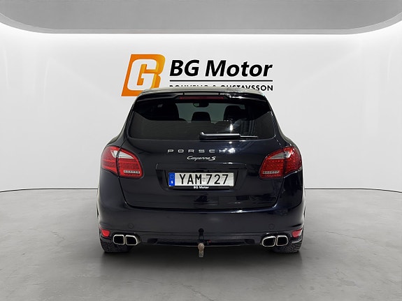 Porsche Cayenne S 5 of 5
