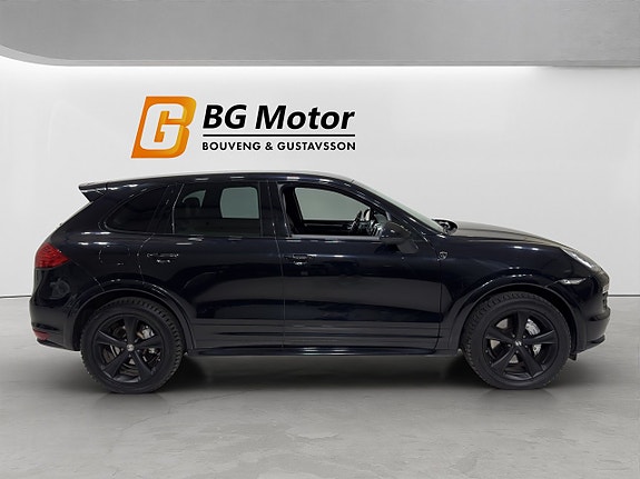 Porsche Cayenne S 3 of 5