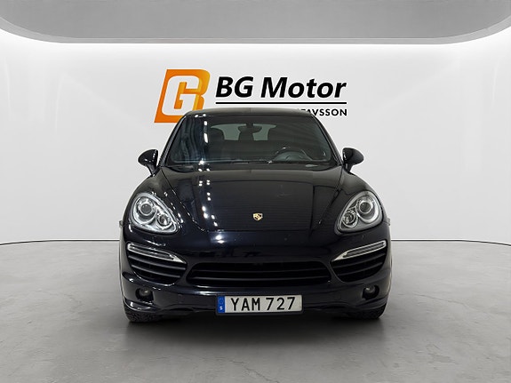 Porsche Cayenne S 2 of 5