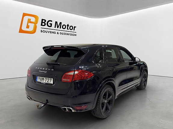 Porsche Cayenne S 4 of 5