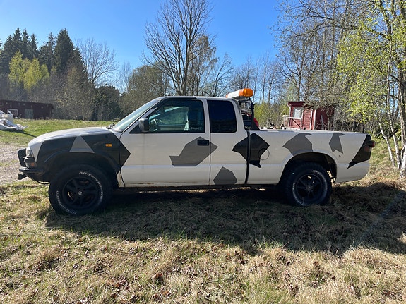 Chevrolet Extended Cab 2 of 8