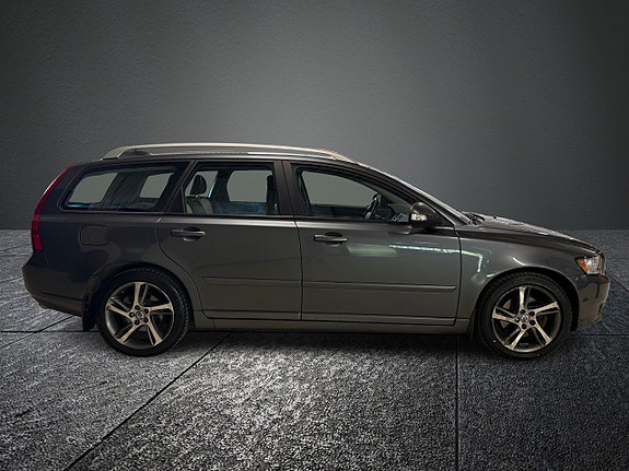 Volvo V50 3 of 9