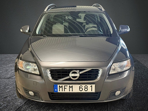 Volvo V50 2 of 9