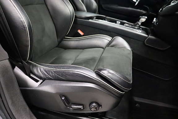 Volvo XC90 10 of 30
