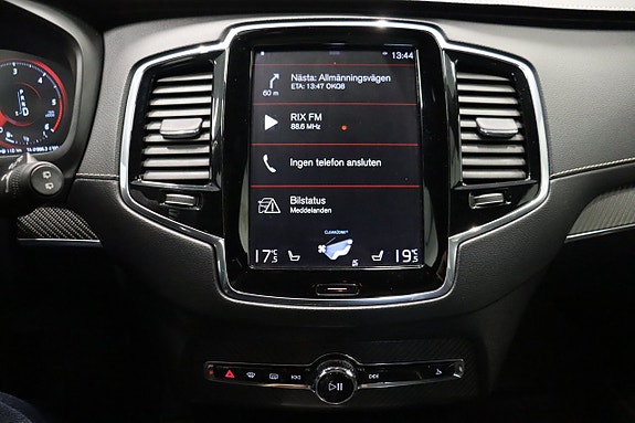 Volvo XC90 19 of 30