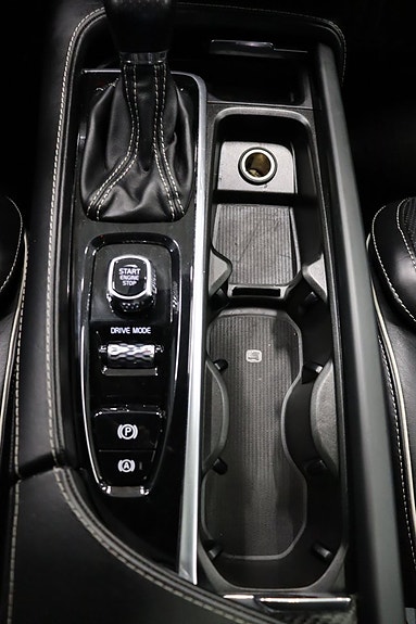 Volvo XC90 18 of 30
