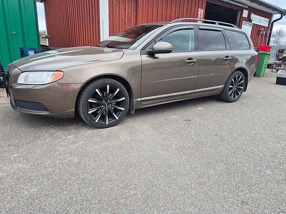 Volvo V70 4 of 5