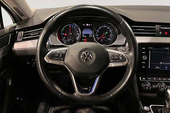 Volkswagen Passat 12 of 19