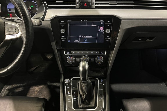 Volkswagen Passat 11 of 19