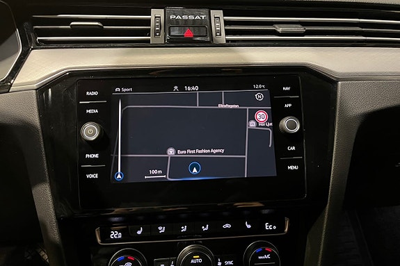 Volkswagen Passat 17 of 19