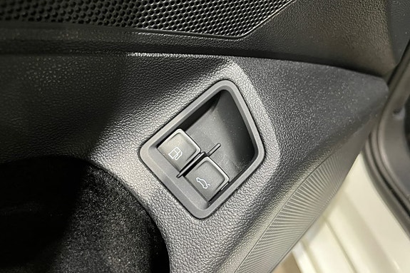 Volkswagen Passat 16 of 19