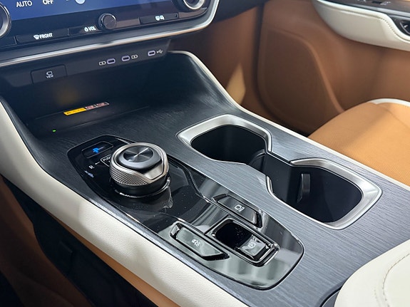 Lexus RZ350e 28 of 28
