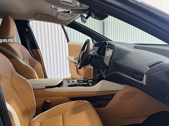Lexus RZ350e 18 of 28