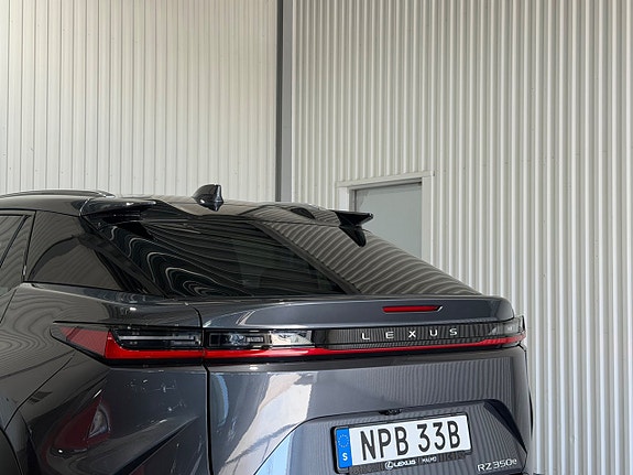 Lexus RZ350e 8 of 28